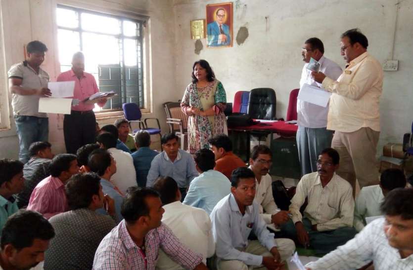 balaghat news एक उपयंत्री, एक रोजगार सहायक को सेवा से पृथक करने के निर्देश