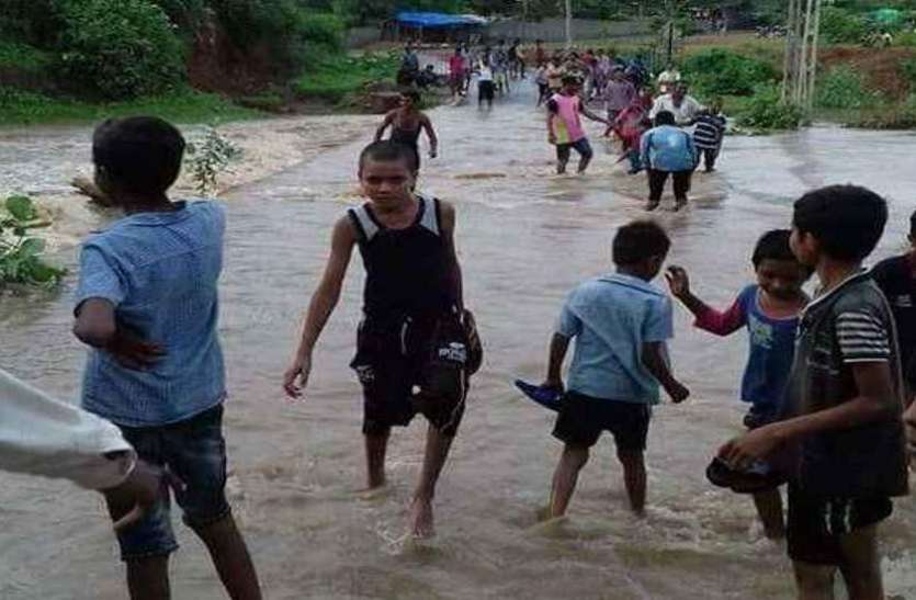 Water in the house घरों में भरा बारिश का पानी