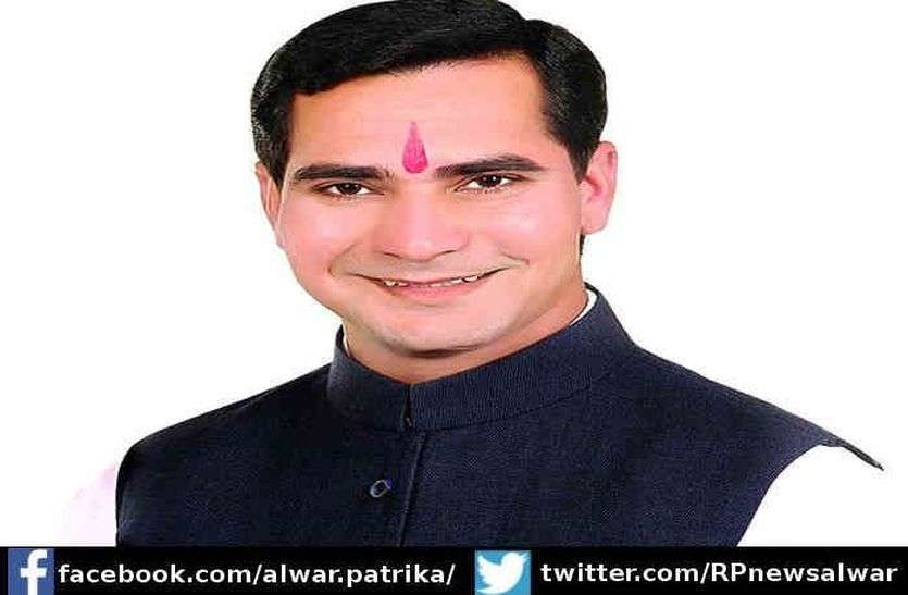 Alwar dairy chairman bannaram meena join BSP अलवर सरस डेयरी चेयरमैन बन्नाराम मीणा ने थामा बसपा का हाथ, चुनावों की तैयारी करेंगे शुरु