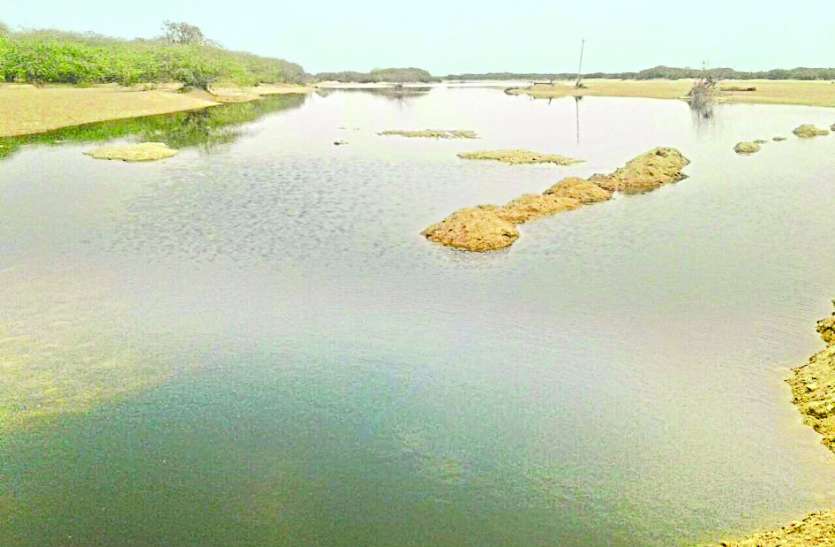 तीन जिलों में बह रहा पानी, बहरा हो गया प्रशासन तीन जिलों में बह रहा पानी, बहरा हो गया प्रशासन