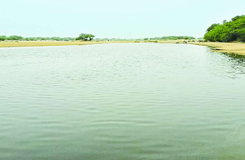 Water flowing in three districts, deaf becomes administration तीन जिलों में बह रहा पानी, बहरा हो गया प्रशासन