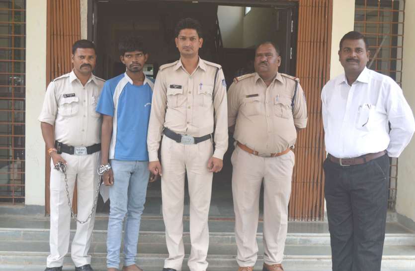 Gupt, who was hiding in Gujarat, was arrested after 8 months, accused गुजरात जाकर छुपा था दुष्कर्म का आरोपी, 8 माह बाद पकड़ाया