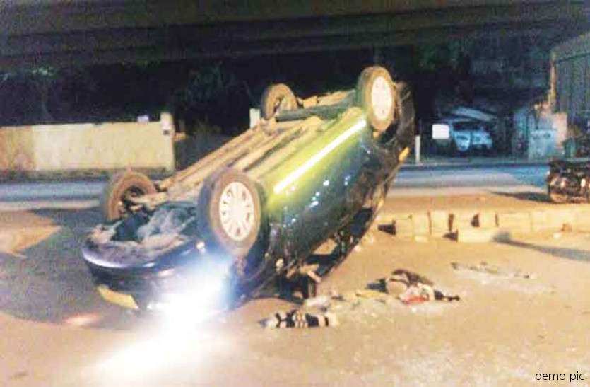 accident news घर लौट रही सीआईएसएफ जवानों की हवा में उछलकर पलटी कार, 1 की मौत 2 घायल