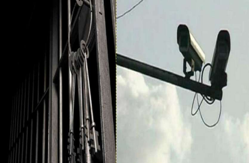 prison and cctv यूपी के 65 प्रतिशत जेलों में नहीं है जैमर, 30 प्रतिशत में काम नहीं करते सीसीटीवी कैमरे