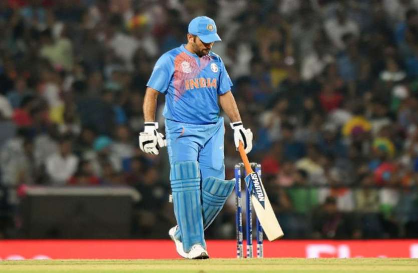 Gautam Gambhirs stinging comment for MS Dhoni He is putting pressure इस बल्लेबाज ने धोनी पर कसा तंज, कहा उनकी धीमी बल्लेबाजी से टीम आ जाती है दबाव में