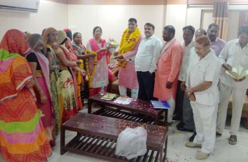 dewas दर्जनों घोषणाओं के बाद भी नहीं हो पाई हाईस्कूल की बाउंड्रीवॉल