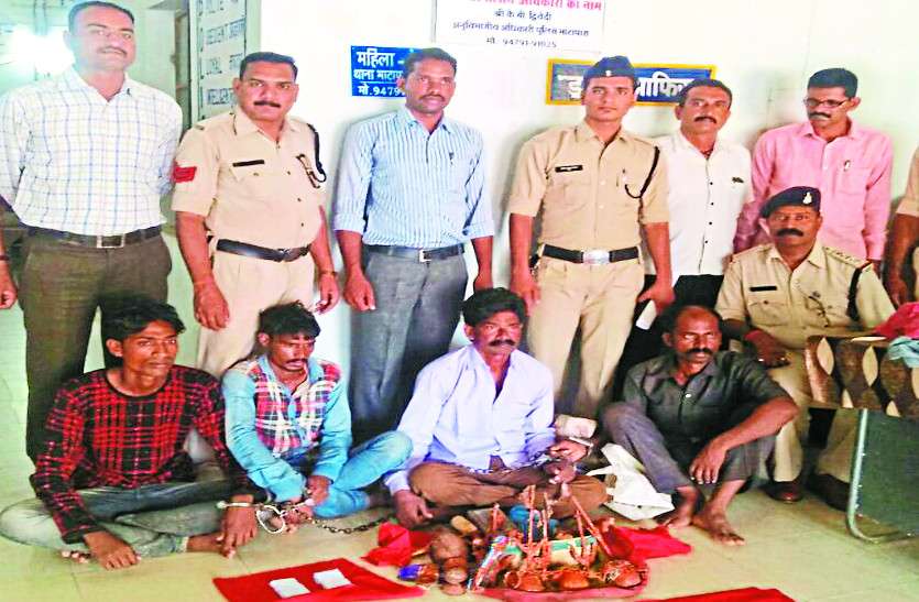 crime news दलाल ने कहा- भूमिपूजन में चढ़ाना होगा सोने का मंगलसूत्र, एेसे करते ही मच गया ये बवाल