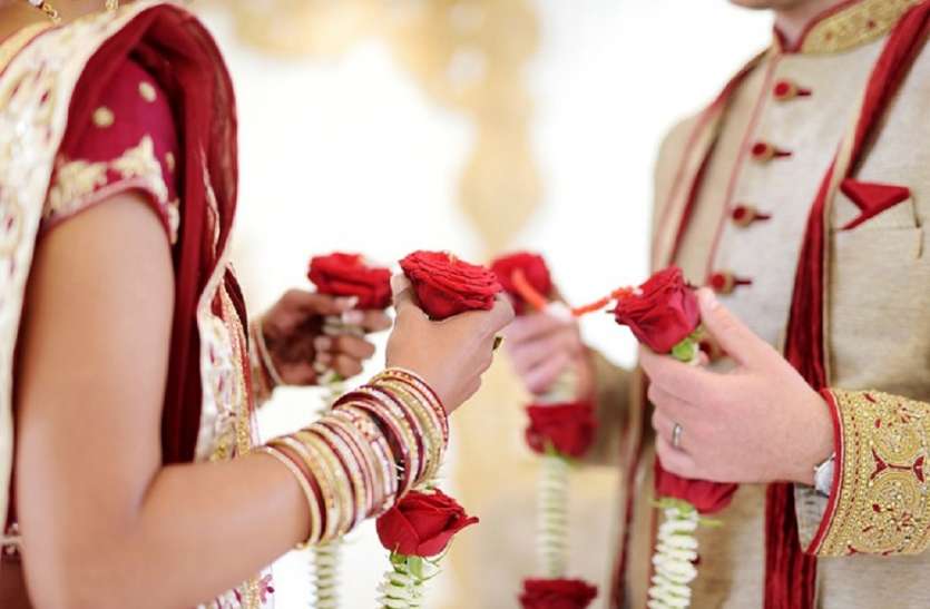 marriage दूसरी शादी रचाने जा रहे युवक की पहली पत्नी ने सबक सिखाने के लिए पुलिस संग किया ये काम