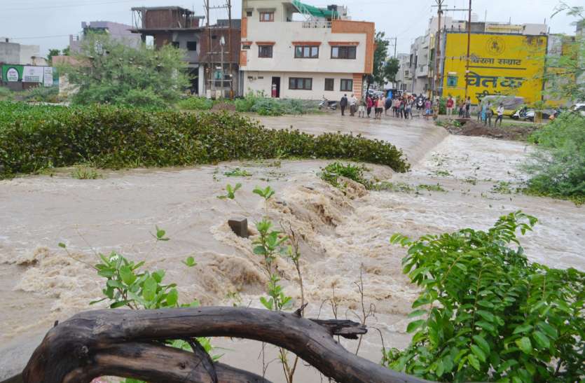 patrika 5 घंटे में नदी नाले आए उफान पर
