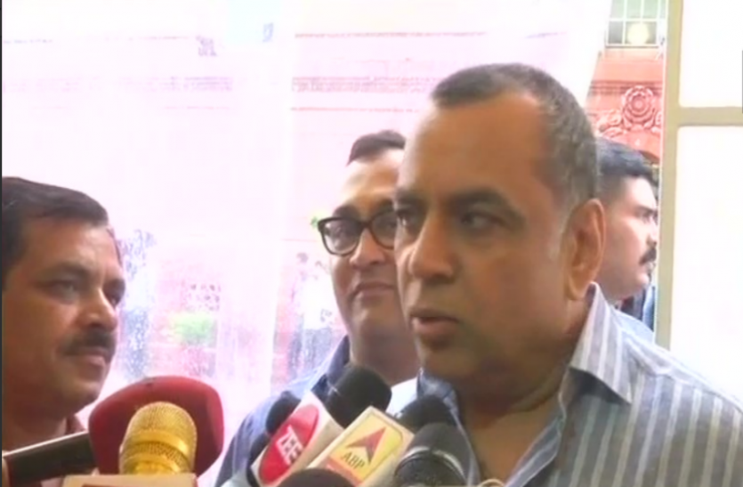 paresh rawal परेश रावल का राहुल पर तंजः बिना देखे, बिना अटके 15 मिनट तक बोले तो आज जरूर हिलेगी धरती