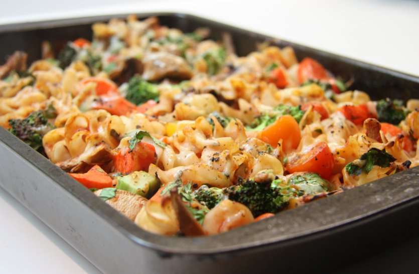 pasta बच्चों को टिफिन में दे सकते हैं पास्ता एंड वेजिटेबल कैसरोल