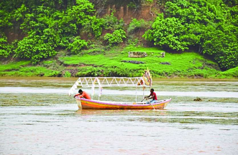 Monsoon in jabalpur कम दबाव का क्षेत्र फिर हुआ शिफ्ट, बादल बार-बार दे रहे दगा