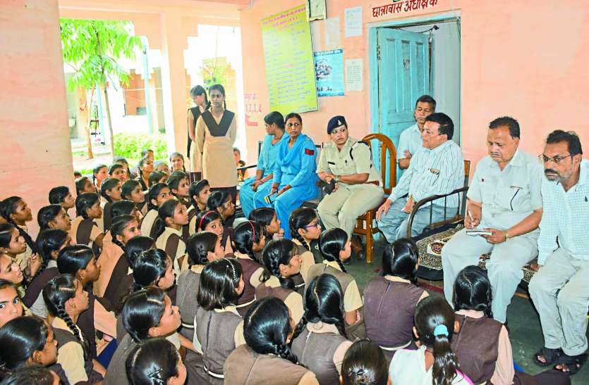 gyanoday Residential school girlfriends कर्मचारी समय पर नहीं देते खाना, क्वालिटी भी खराब, परेशान 125 छात्राओं ने एेसे किया विरोध