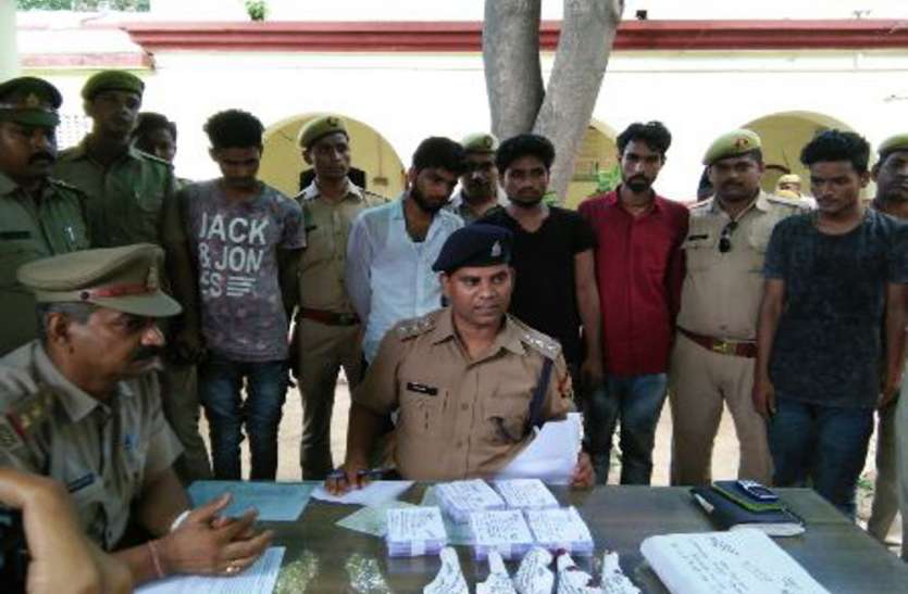 sultanpur पांच इनामिया बदमाश गिरफ्तार, लूट की रकम, 5 पिस्तौल, कारतूस और बाइक बरामद