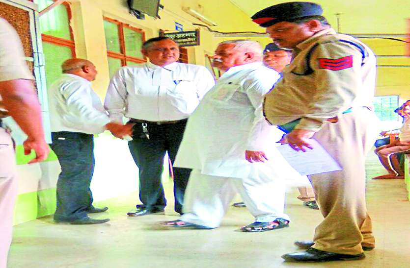 Tapan helpers गैंगस्टर के 6 गुर्गों को पेश किया पुलिस ने, न्यायालय से पांच को मिली जमानत