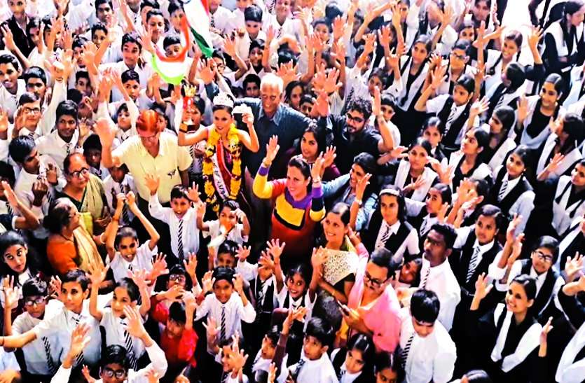 इस बेटी ने बिन बोले ही जीत लिया सबका दिल,बनीं एशिया का सबसे खूबसूरत चेहरा