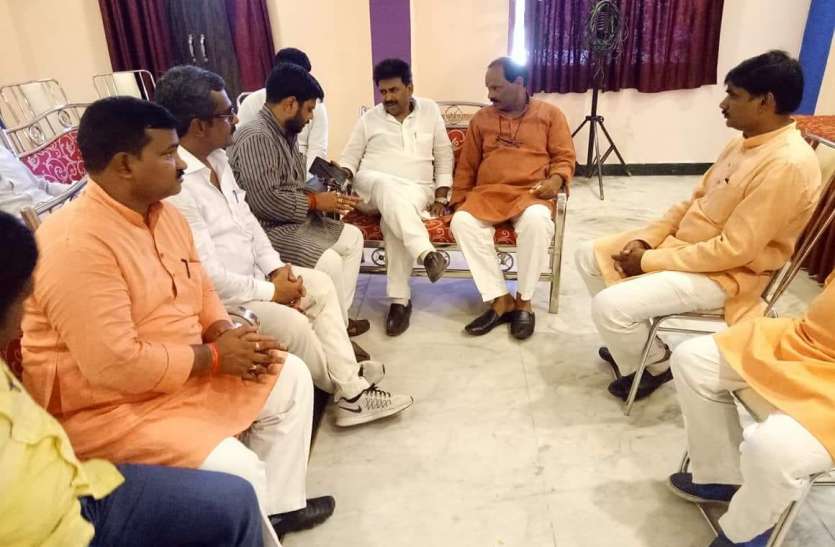BJP जौनपुर पहुंचे भाजपा काशी क्षेत्र अध्यक्ष महेश चन्द्र श्रीवास्तव, हुआ ऐसा स्वागत