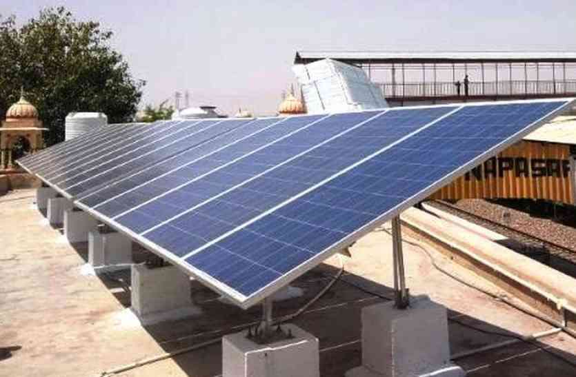 solar penal file photo हरियाणा में सौर ऊर्जा क्षमता 4 हजार मेगावाट तक ले जाने का लक्ष्य