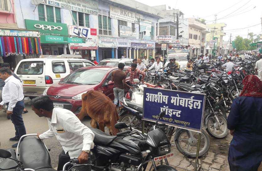 Parking बिगड़ रहा शहर का सौन्दर्य, जगह-जगह अघोषित पार्किंग