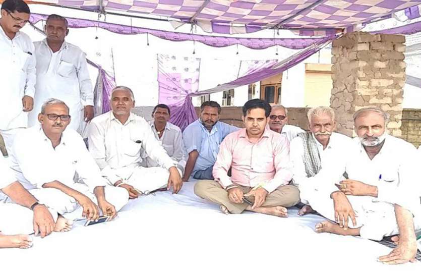 demonstration रोडवेज कर्मियों ने लगाया धरना, चक्का जाम की चेतावनी