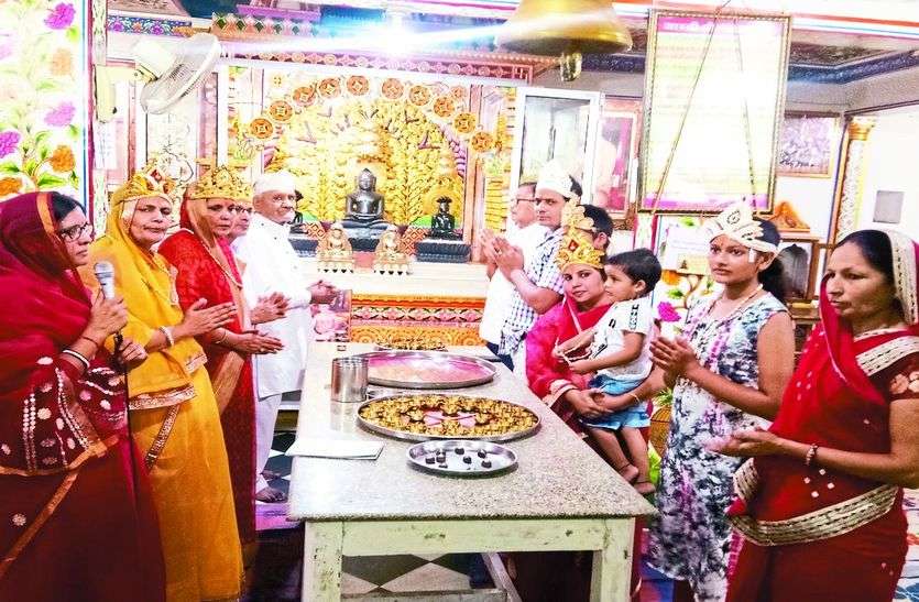 दिगम्बर जैन समाज के तत्वावधान भक्तामर स्त्रोत का किया पाठ