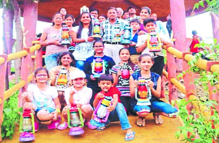Rang-Malhar's concluding six-day art exhibition in bhilwara लालटेन से रोशन हुआ स्मृति वन, जमकर ली सेल्फियां, जीवंत हुआ इतिहास