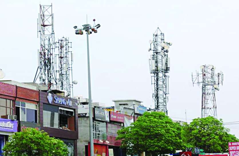 cg news मोबाइल टॉवर से बढ़ रहा रेडिएशन का खतरा, पांच सालों में बीमारियों से इतनी बढ़ी मरीजों की संख्या