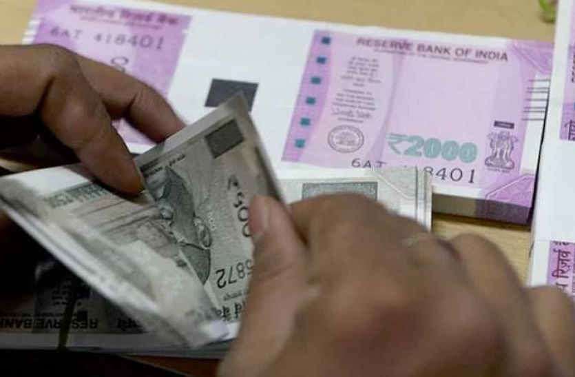 50 lakhs robbery case threatening businessman in bhilwara व्यापारी को धमकाकर 50 लाख लूट का मामला: डैकती के आरोपित के आरोपित की निशानदेही पर बरामद किए 12 लाख 26 हजार