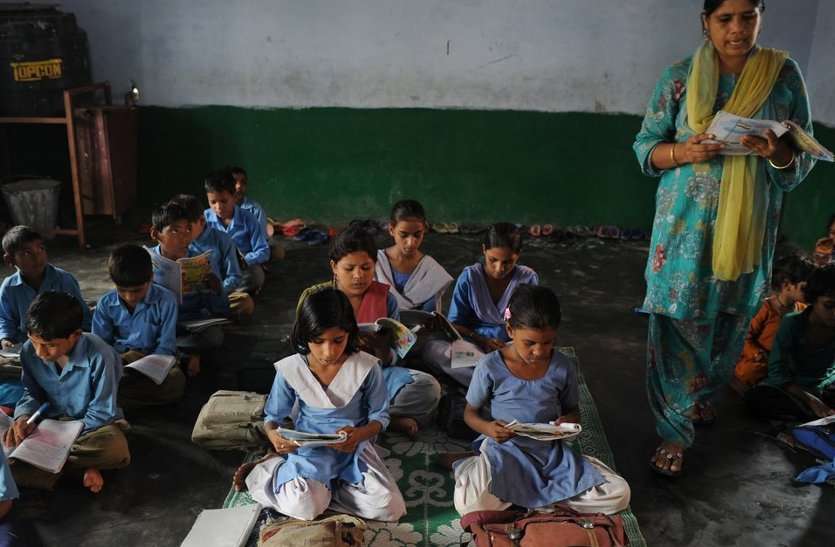 scholarship अगर आपकी बेटी भी जाती है स्कूल तो अब सरकार आपको देगी पैसा