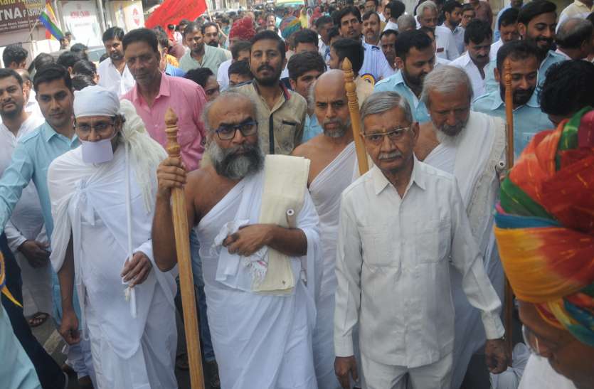 Acharya Chandragit's Chaturmas admission, Umada Jain Samaj आचार्य चंद्रजीत का चातुर्मास प्रवेश, उमड़ा जैन समाज