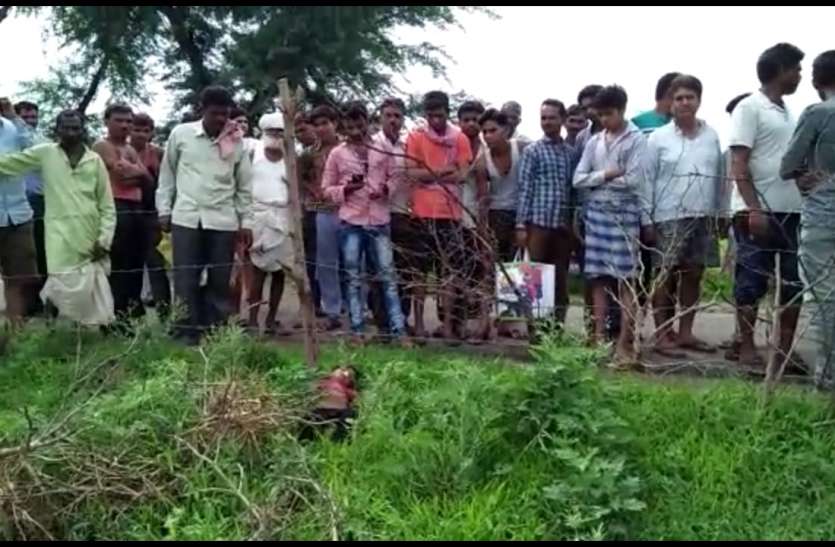 Innocents body is in the farm Father arrested his friend मासूम बच्ची का शव मिला खेत में, पिता एवं उसके दोस्त को पुलिस ने लिया हिरासत में
