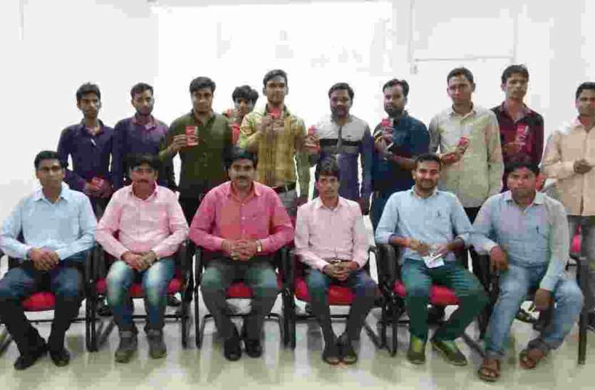 pratapgarh आईटी ज्ञान केन्द्रों के टे्रनर्स को प्रशिक्षण