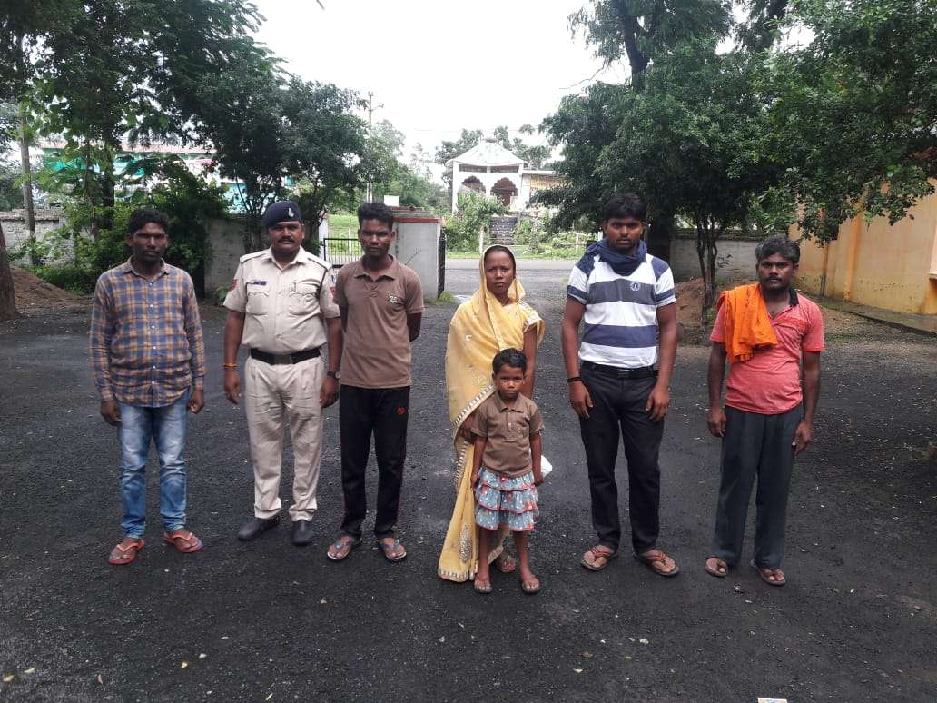 Daughter's love ends the parents' distance