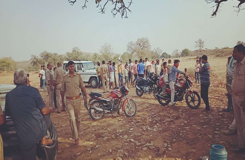 Man murder in mau thana area chitrakoot crime news रात में जंगल से आई गोली चलने की आवाज, सुबह ग्रामीणों ने देखा कुछ ऐसा कि इलाके में मच गया हड़कंप