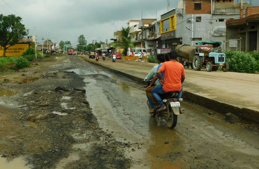 Mudal road is incomplete, completed by September मॉडल सड़क अधूरी, सितंबर तक पूरा कराना है निर्माण