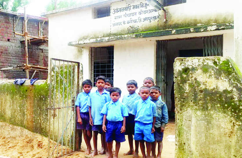 Jashpur Nagar अधपका भोजन परोसा तो कुरूमढोड़ा आश्रम से घर भाग गए ५वीं के दो छात्र