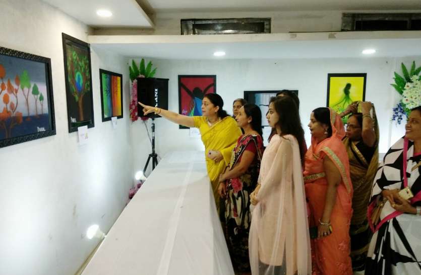 Women's protection and empowerment through paintings पेंटिग्स के जरिये उठाया महिला सुरक्षा और सशक्तिकरण का बीड़ा