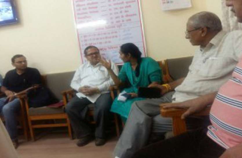 Doctor, assault, anti-social elements, tri-departmental minister, forest minister, transport minister, education minister, CM, PM, BJP, RSS, Seoni hospital पूर्व त्रि-विभागीय मंत्री के डॉक्टर पुत्र के साथ मारपीट
