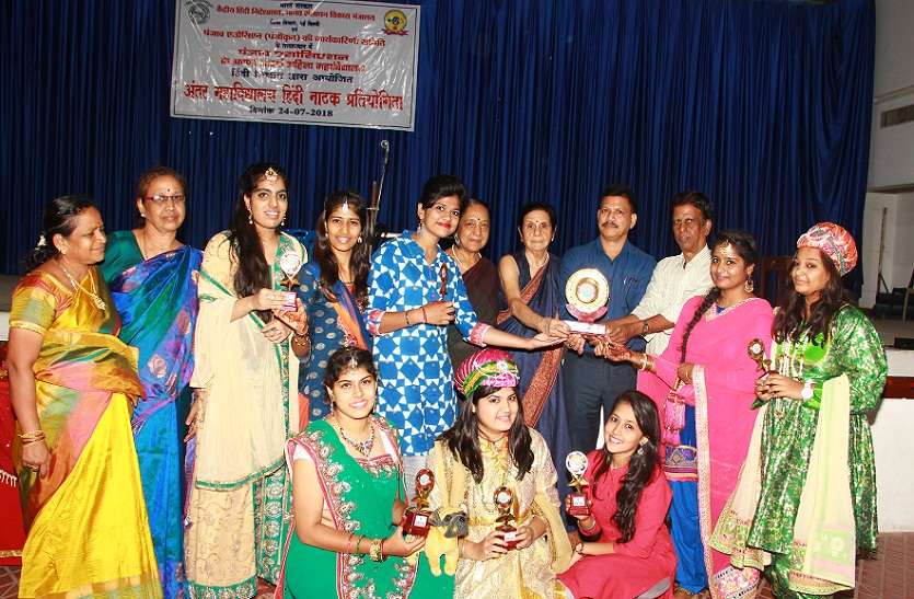 Inter College Hindi Drama Competition held सच्चा अभिनय करने वाले को मिलती है सफलता