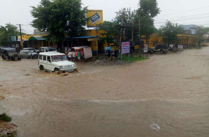rain in ajeetgarh झमाझम बारिश से बांधों-एनीकटों पर चादर