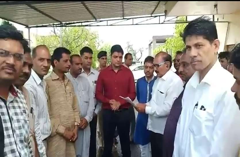 patrika video : बाबा साहेब प्रतिमा खंडित मामला : कलेक्टर-एसपी के दफ्तर पहुंचे वरिष्ठजन, जताया विरोध