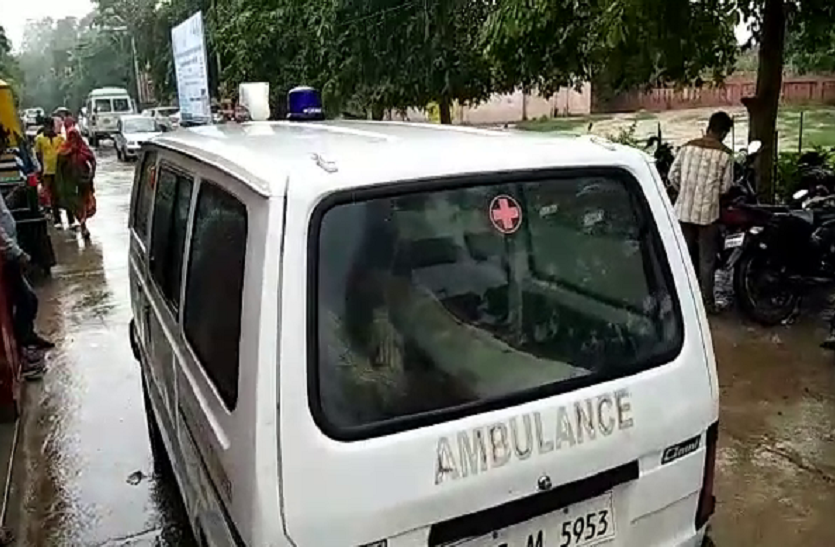 up news जिला अस्पताल की बदइंतजामी, शव ले जाने के लिए नहीं दिया वाहन