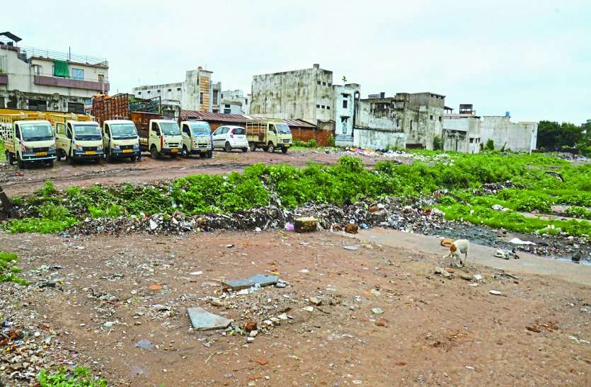 bhaisthan कौड़ी के दाम में खरीदी इस जमींन को करोड़ों में बेच रहे अधिकारी, सांठगांठ कर बना रहे गलत एनओसी