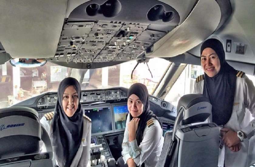 saudi arabia women will be allowed to fly plane