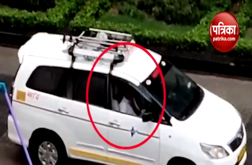 cab Video: पार्क में खेल रही बच्चियों की फोटो खींची और चूमने लगा, उसके बाद का नज़ारा देख उड़ जाएंगे होश