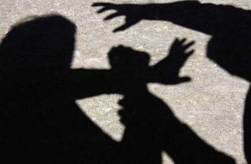 delhi crime दिल्ली : कैब ड्राइवर ने सरेराह की युवती से छेड़छाड़, की कैब में खींचने की कोशिश
