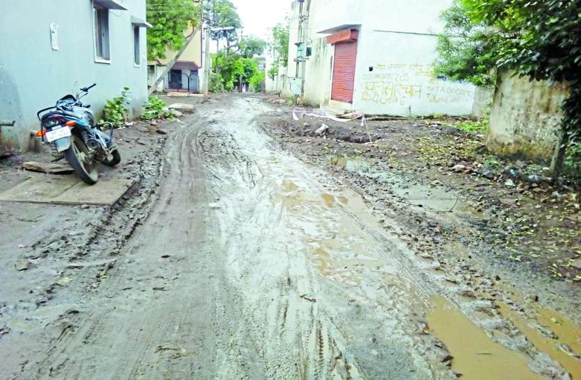 road of kolar कोलार में 20 करोड़ की सडक़ें खोद दीं, 10 लाख का पैचवर्क तक नहीं किया