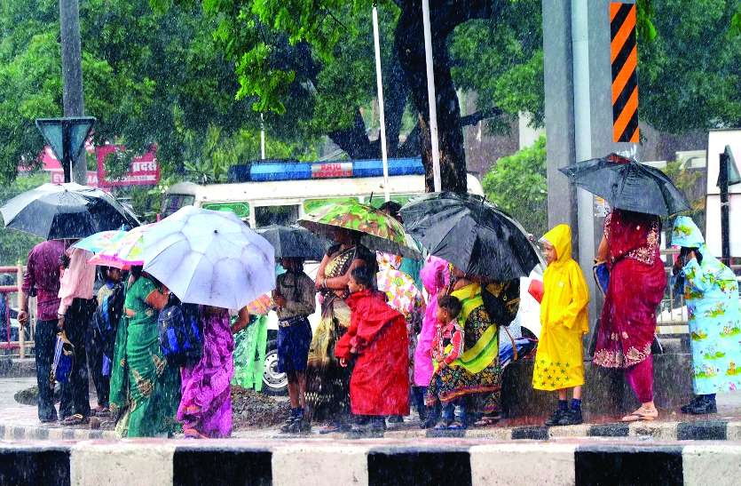 bhopal mausam विजिबिलिटी रही एक चौथार्ई, रात से भी ठंडी हो गई दोपहर