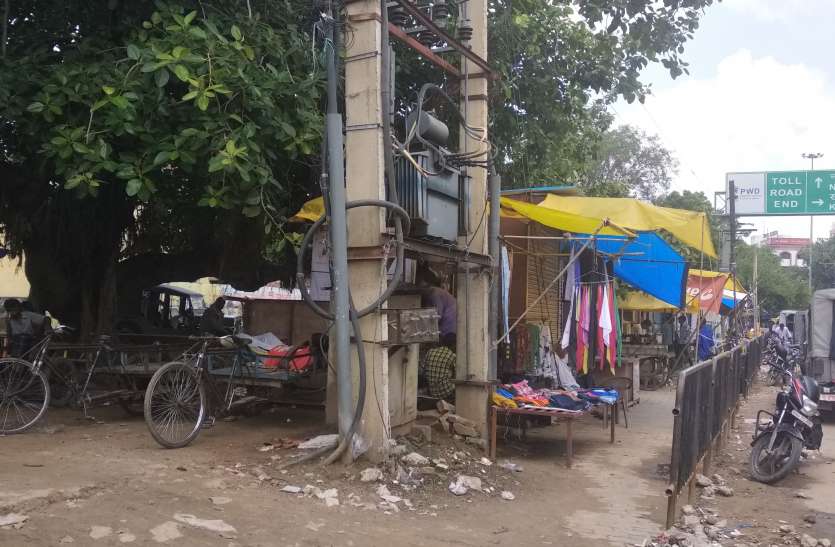 jaipur news in hindi रोजगार के लिए खतरों से खेल रहे
