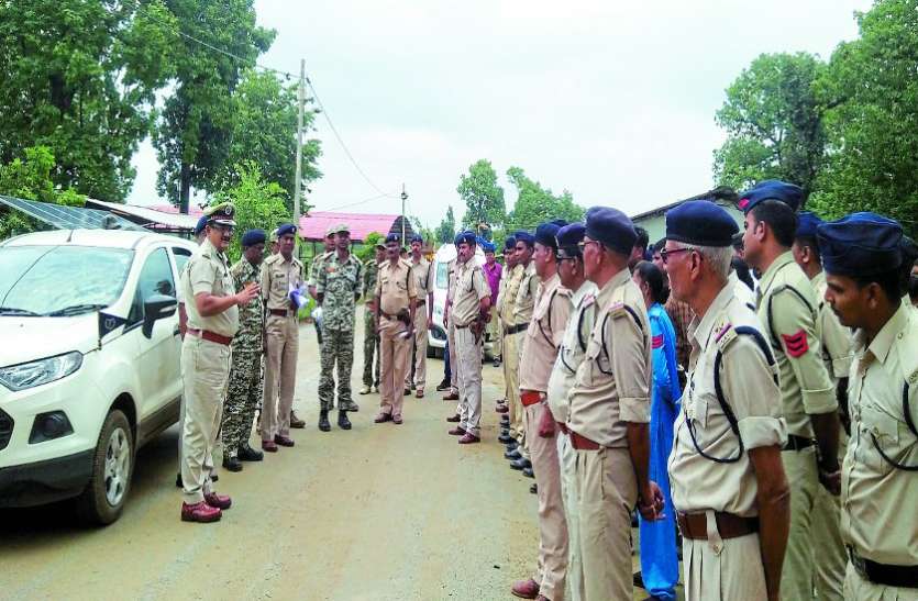 राष्ट्रपाति को तीन मिनट तक पढ़ाएंगी स्मार्ट क्लास में राष्ट्रपाति को तीन मिनट तक पढ़ाएंगी माओवाद हिंसा पीडि़त छात्रा संध्या